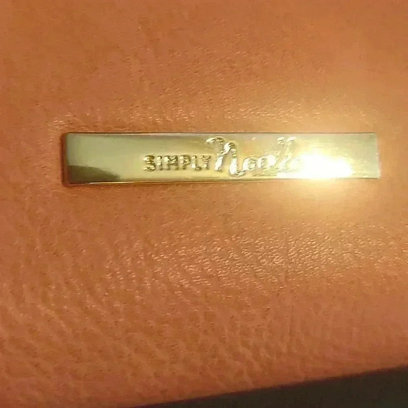 Simply Noelle Flat Purse with wrist & shoulder straps - Picture 2 of 5